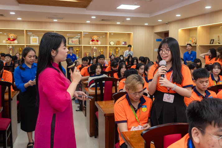 Tân binh Viện Khoa học Ứng dụng học hỏi từ đàn anh, sẵn sàng chinh phục giảng đường đại học 81