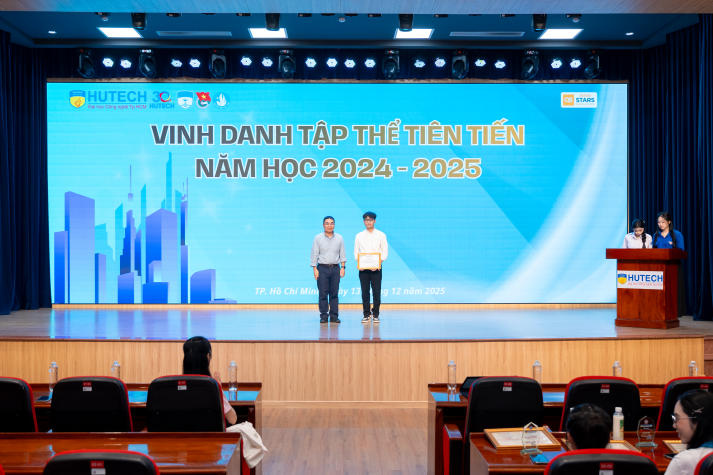 Khoa Dược HUTECH tổng kết phong trào sinh viên và tiếp lửa hành trình năm học mới 66