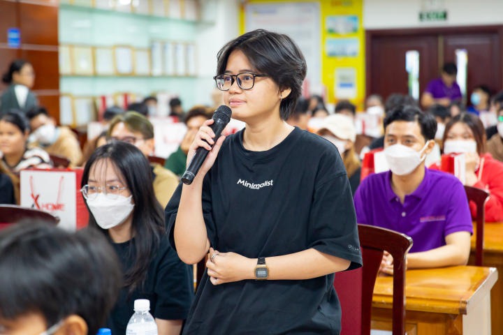 Sinh viên Khoa Kiến trúc - Mỹ thuật tham dự talkshow “Khởi nghiệp” cùng chuyên gia 100