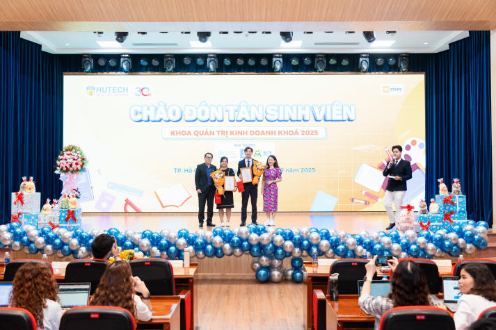 Khoa Quản trị kinh doanh chào đón tân sinh viên khoá 2025: Sẵn sàng hội nhập, vững bước tương lai 127