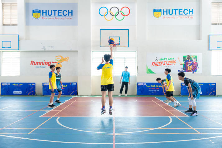 Ngôi Vô địch môn Bóng rổ Giải thể thao chào đón tân sinh viên thuộc về đội The Crew 39