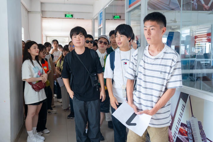 Học sinh Trường THPT Nishiyamato (Nhật Bản) khám phá văn hóa gia đình Việt Nam cùng sinh viên HUTECH 68