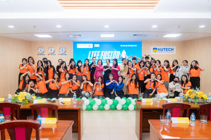 Tân binh Viện Khoa học Ứng dụng học hỏi từ đàn anh, sẵn sàng chinh phục giảng đường đại học 110