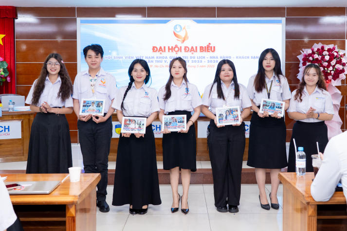 ​Ra mắt những “thủ lĩnh mới” tại Đại hội Liên Chi hội Khoa Quản trị Du lịch - Nhà hàng - Khách sạn nhiệm kỳ 2025 - 2028 231