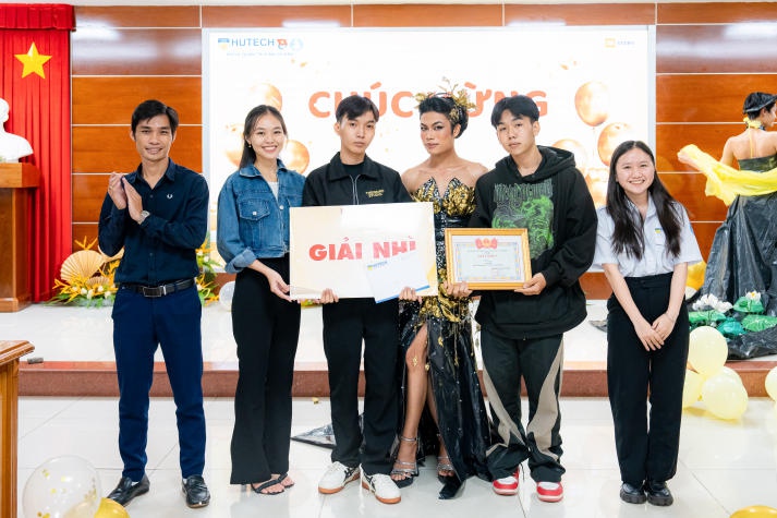 Mãn nhãn với loạt thiết kế độc đáo tại vòng Chung kết cuộc thi thời trang tái chế của Khoa Quản trị kinh doanh HUTECH 139