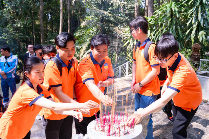 Sinh viên Quản lý tài nguyên và môi trường trải nghiệm quan trắc thực địa tại Khu Bảo tồn Đồng Nai 87