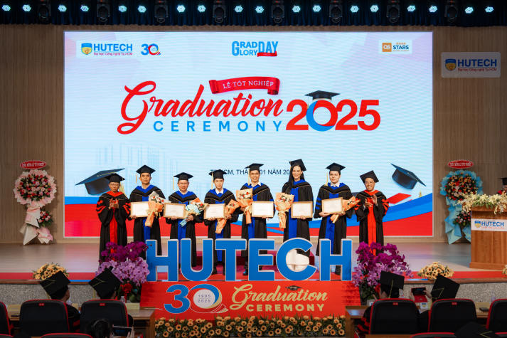 Người đẹp Hoa hậu Hoàn vũ Việt Nam 2015 truyền cảm hứng trong Lễ tốt nghiệp HUTECH 65