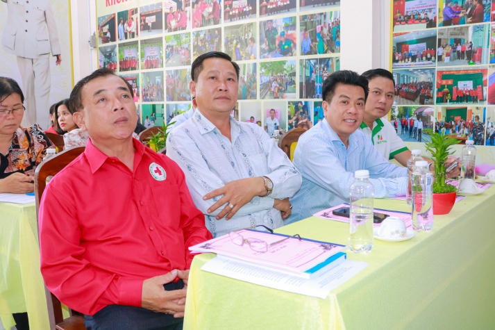 Khoa Tài chính - Thương mại HUTECH tặng quà Tết cho các hộ nghèo ở huyện Cần Giờ 29