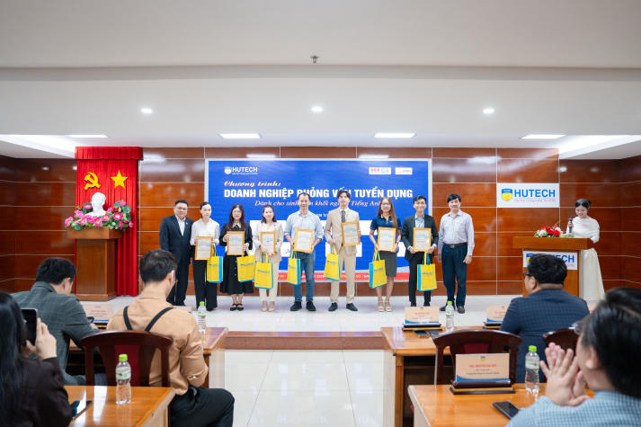 Trải nghiệm phỏng vấn cùng nhà tuyển dụng, sinh viên Khoa Tiếng Anh tăng kỹ năng nghề nghiệp 34