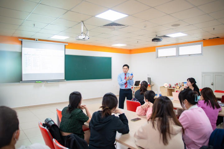 Sinh viên Viện Công nghệ Việt - Nhật tìm hiểu về quyền tác giả trong Nghiên cứu khoa học 98