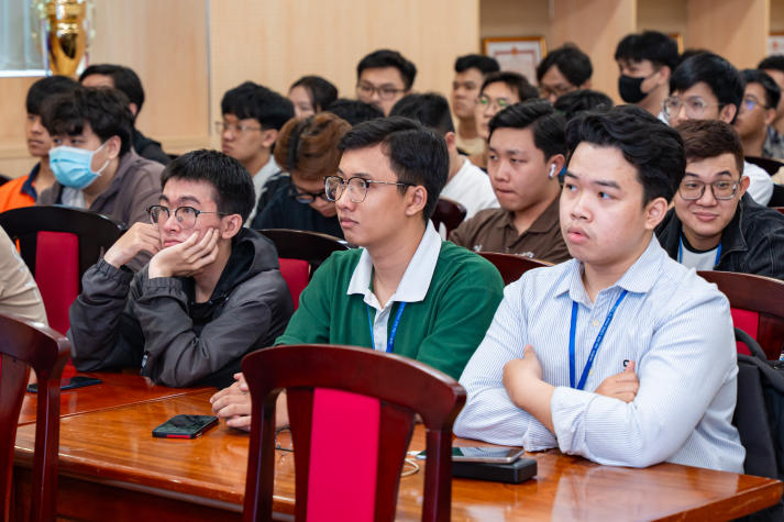Định hướng nghề IT: Nắm bắt xu hướng, làm chủ tương lai cùng sinh viên Khoa Công nghệ thông tin 35