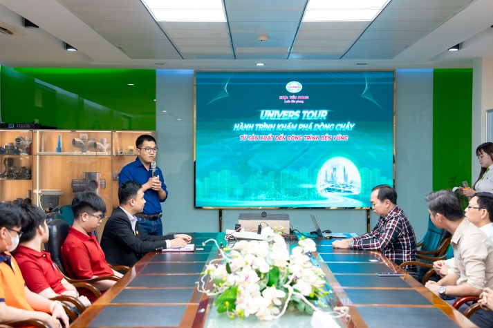 Sinh viên Viện Kỹ thuật khám phá môi trường sản xuất hiện đại tại Nhựa Tiền Phong 43