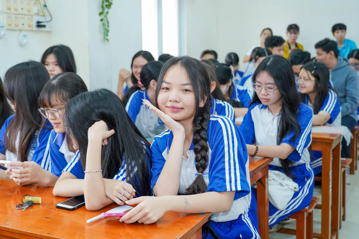 Sinh viên ngành Tâm lý học kết nối hơn 2.000 học sinh An Giang qua hành trình “Hiểu tâm lý - Vững tương lai” 111