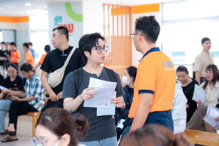 Ấn tượng HUTECH ngày nhập học: Chuyên nghiệp, chu đáo và tận tâm 25