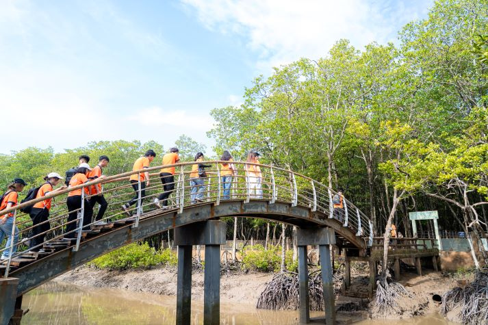Sinh viên Quản trị dịch vụ du lịch và lữ hành học phát triển du lịch bền vững từ thực tế Cần Giờ 23