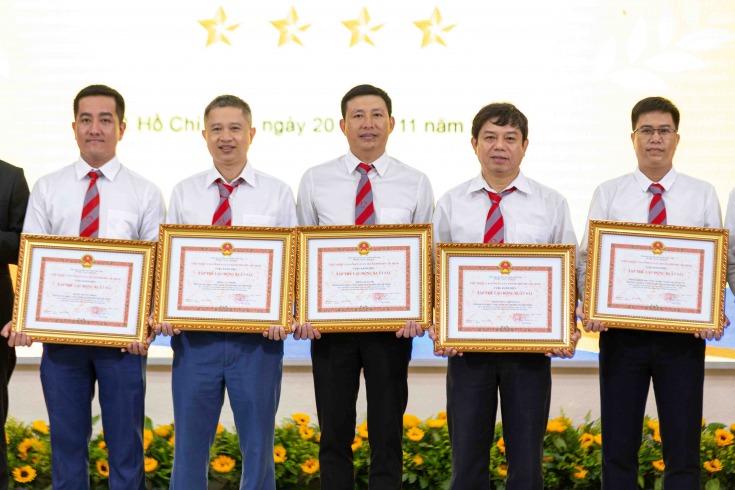 HUTECH long trọng đón nhận chứng nhận QS Stars 4 Sao trong Lễ  kỷ niệm 40 năm Ngày Nhà giáo Việt Nam 20/11 263