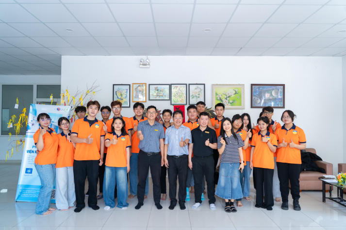 Sinh viên Công nghệ sinh học HUTECH khám phá tiềm năng vi sinh vật tại Viện Khoa học Sự sống 54