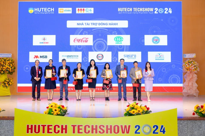 [Video] Sinh viên “khoe” hơn 200 đồ án tốt nghiệp ấn tượng trước doanh nghiệp tại HUTECH TECHSHOW 2024 155