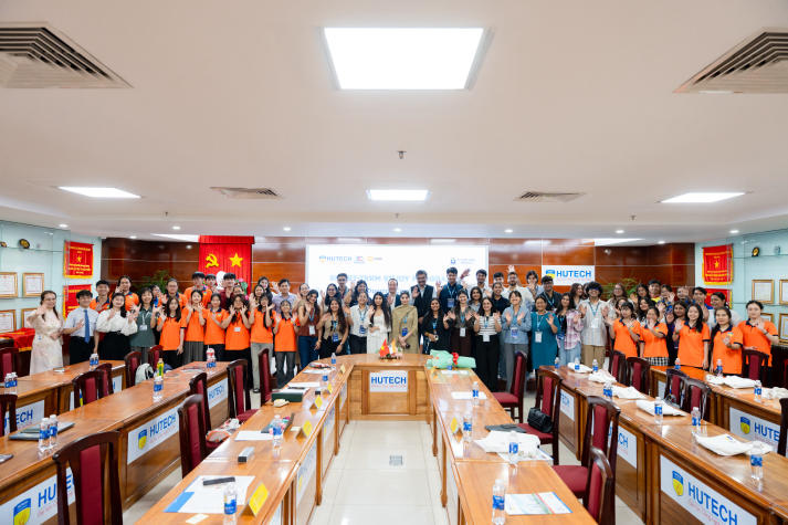 Khởi động STSP 2025: HUTECH và JGU (Ấn Độ) thúc đẩy giáo dục trải nghiệm và giao lưu văn hóa Việt - Ấn 10