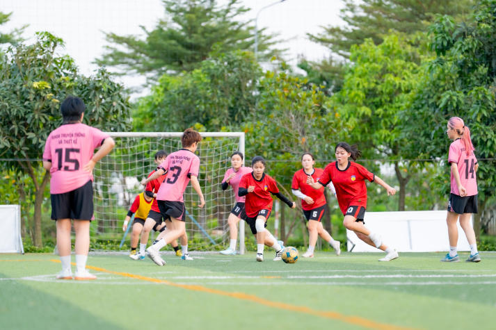 Loạt sân chơi học thuật - văn hóa nghệ thuật - thể thao cho sinh viên HUTECH thỏa sức hòa cùng đam mê 160