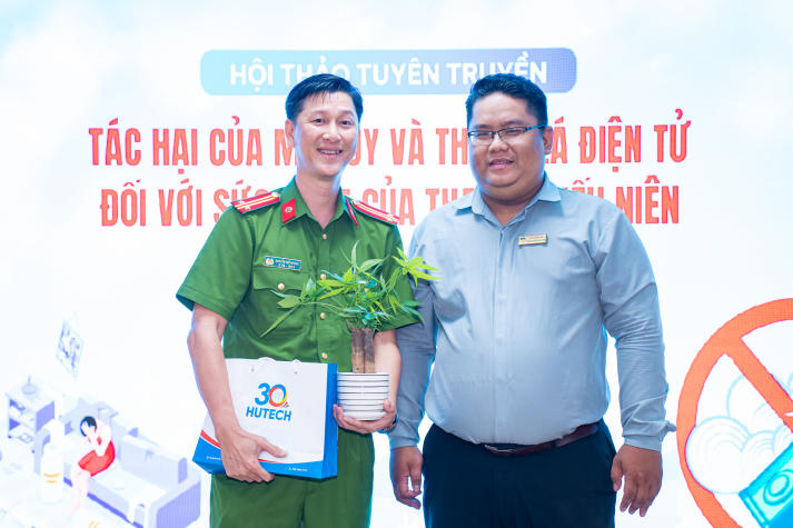 Sinh viên HUTECH lan tỏa thông điệp sống khỏe, nói không với ma túy và thuốc lá điện tử 203