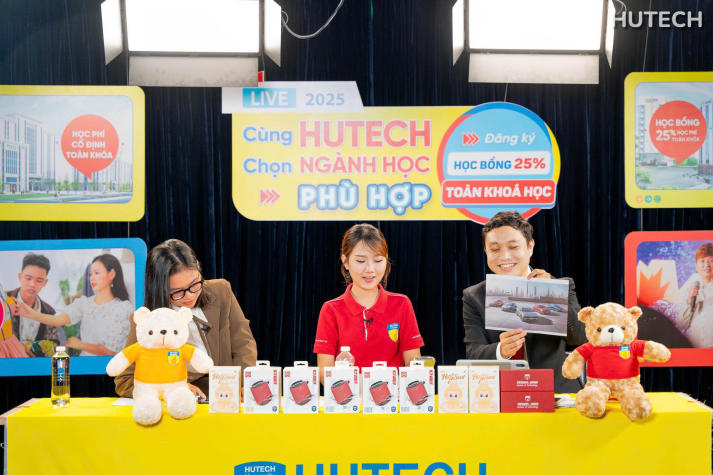 Nhiều thí sinh quan tâm đến Chương trình Việt - Nhật tại HUTECH TIKTOK LIVE 2025 - ngày 11/6 19