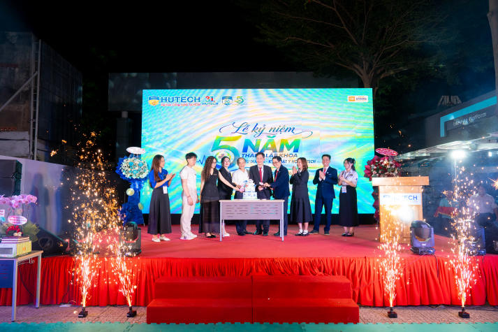 [Video] Sinh viên Khoa Điều dưỡng - Kỹ thuật y học “cháy” hết mình tại HUTECH’s Health Festival 2026 147