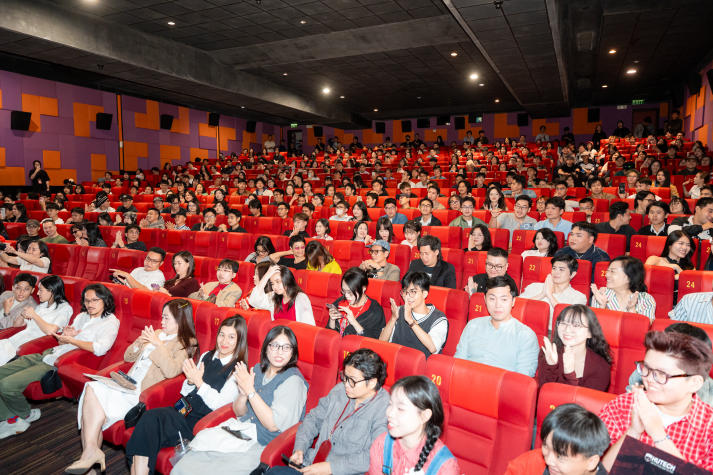 [Video] “Lơ lửng” - Hành trình ê-kíp trẻ tìm về ý nghĩa của nghệ thuật tại HUGFIA 25 54