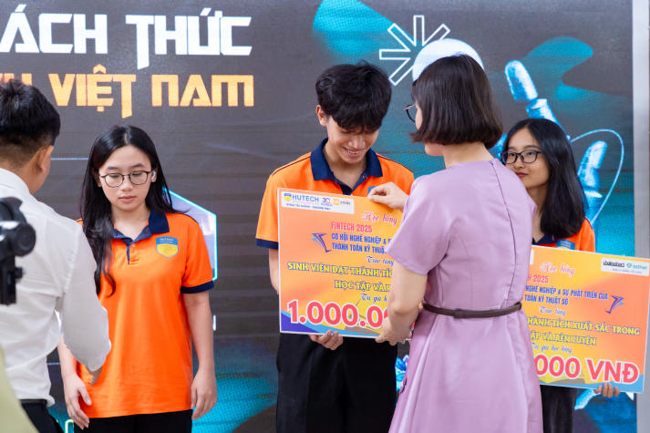 [Video] Sinh viên Khoa Tài chính - Thương mại “giải mã” Fintech, định hướng nghề nghiệp thời đại 4.0 130