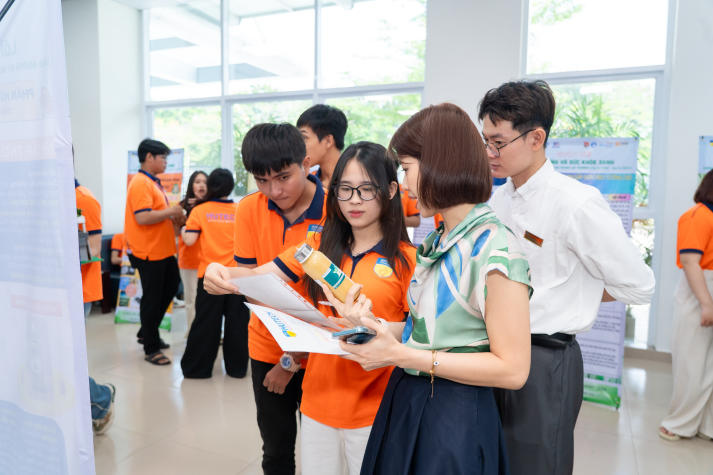 Lối sống xanh - Sức khỏe xanh: Sinh viên HUTECH kiến tạo tương lai bằng hành động bền vững 136