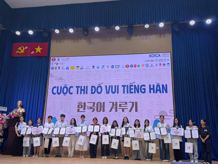 Sinh viên Khoa Hàn Quốc học “bội thu” giải thưởng tại Hangeul Festival 2025 42