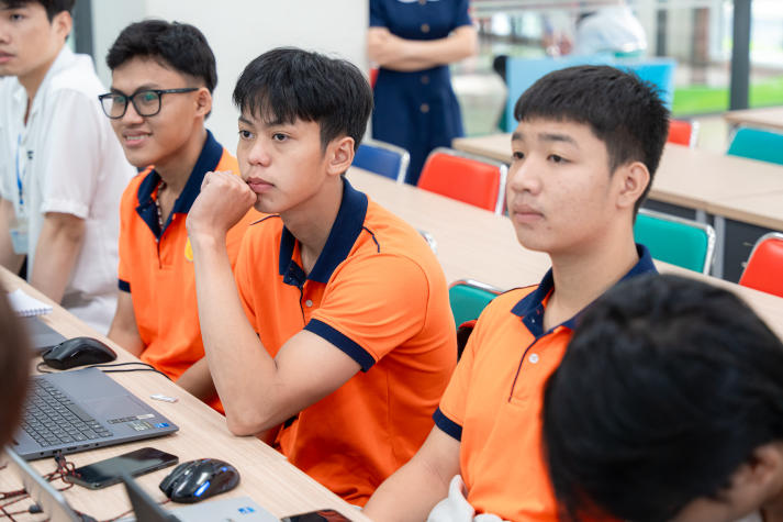 [Video] Chuyện kể bằng website: IT-ers HUTECH truyền cảm hứng tại My First Website 2025 57