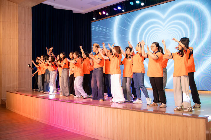 Khoa Khoa học Xã hội và Quan hệ Công chúng thắp lửa đam mê, chào đón thế hệ tân sinh viên năng động và sáng tạo 81