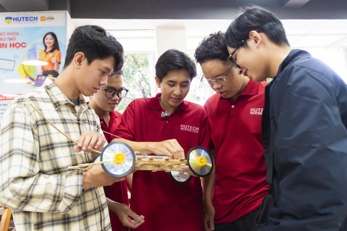 Sinh viên HUTECH ghi dấu ấn với loạt sản phẩm từ các sân chơi kỹ thuật - công nghệ 61