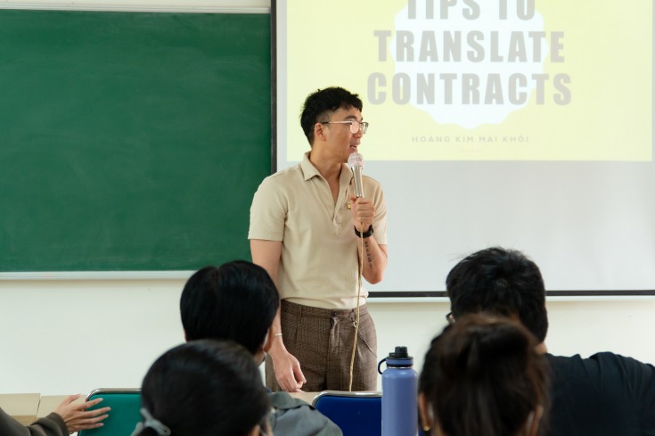 Hội thảo có sự tham gia của ThS. Võ Quốc Đại - Phó Trưởng Khoa Tiếng Anh (bên trái) và ThS. Hoàng Kim Mai Khôi - giảng viên Khoa (bên phải) HUTECH 1