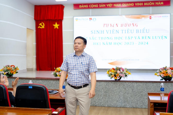 Viện Công nghệ Việt - Hàn HUTECH tuyên dương 357 sinh viên tiêu biểu HKI năm học 2023-2024 14