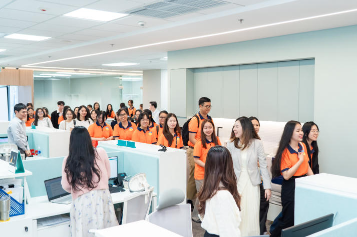 Sinh viên Khoa Hàn Quốc học HUTECH học gì tại Ngân hàng KEB Hana? 20