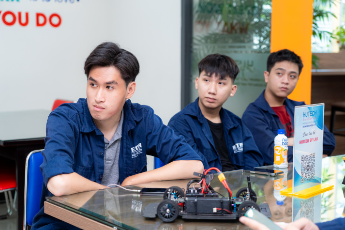 Sinh viên Trường Kỹ thuật HUTECH mở rộng hành trình khám phá công nghệ cùng loạt sân chơi mới 143