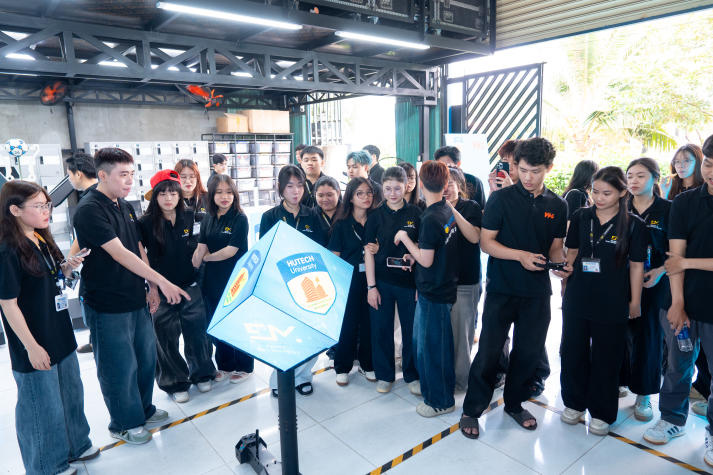 Sinh viên Quản trị sự kiện “đột nhập” hậu trường sản xuất tại Công ty TNHH TM&DV V-94 67