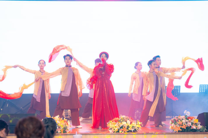 Trình diễn giàu bản sắc, sinh viên Thanh nhạc tỏa sáng trong kỳ thi tốt nghiệp 15