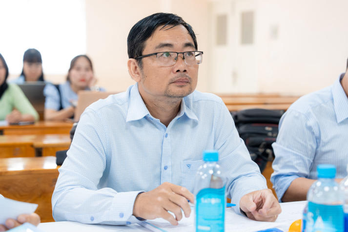 16 học viên cao học ngành Luật kinh tế đề xuất nhiều giải pháp pháp lý thực tiễn trong buổi bảo vệ luận văn/đề án tốt nghiệp 54