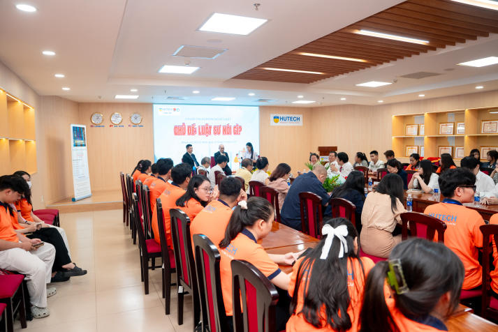 Sinh viên Khoa Luật lắng nghe câu chuyện làm nghề từ những luật sư hàng đầu 92