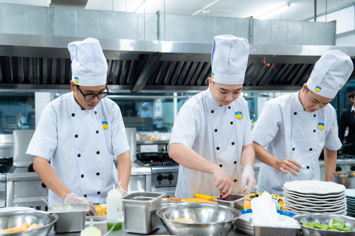 Pura Dining - Khi sinh viên HUTECH vận hành nhà hàng chay fine dining như một mô hình kinh doanh thực thụ 55