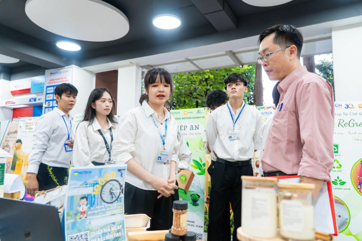 [Video] Khi sinh viên Khoa Quản trị Kinh doanh trở thành “nhà sáng tạo xanh” 142