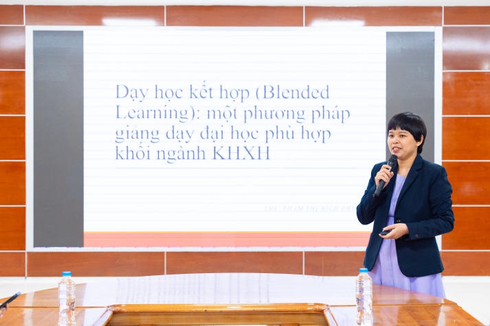 Giảng viên Khoa Khoa học Xã hội và Quan hệ Công chúng thảo luận đổi mới phương pháp giảng dạy, nâng cao chất lượng đào tạo 45