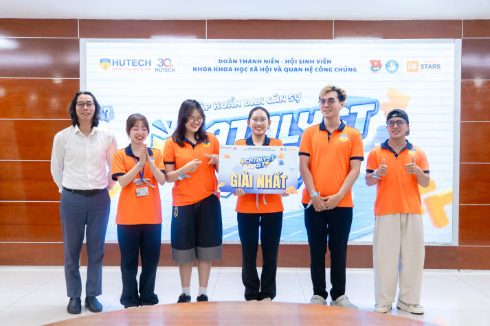 [Ảnh] Nâng tầm thủ lĩnh trẻ Khoa KHXH&QHCC cùng “CATALYST 5T” 101