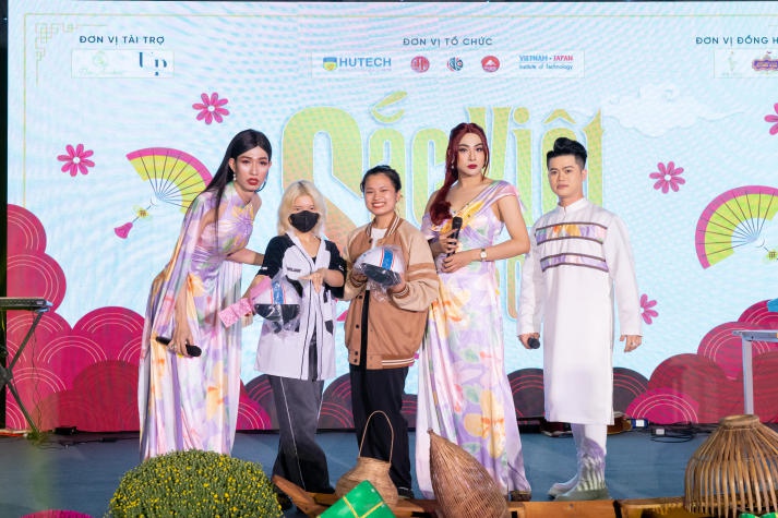 [Video] Khám phá muôn màu sắc Việt tại đêm nhạc “Xuân sẻ chia 2024” của Viện Công nghệ Việt - Nhật 90