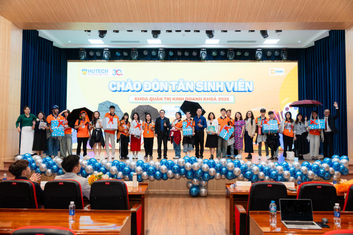 Khoa Quản trị kinh doanh chào đón tân sinh viên khoá 2025: Sẵn sàng hội nhập, vững bước tương lai 176