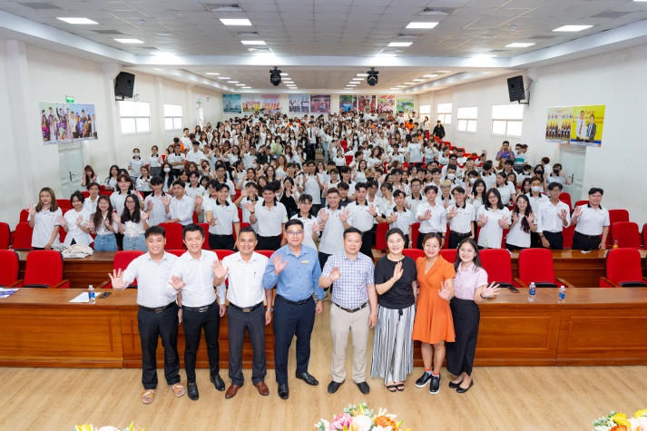 Viện Công nghệ Việt - Hàn HUTECH tuyên dương 357 sinh viên tiêu biểu HKI năm học 2023-2024 83