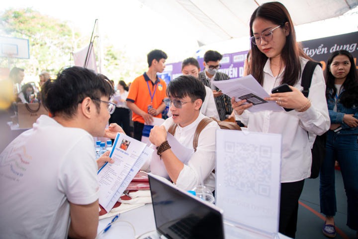 66 doanh nghiệp “đổ bộ” HUTECH Career Day 2023 mang đến hơn 4.800 đầu việc cho sinh viên 259